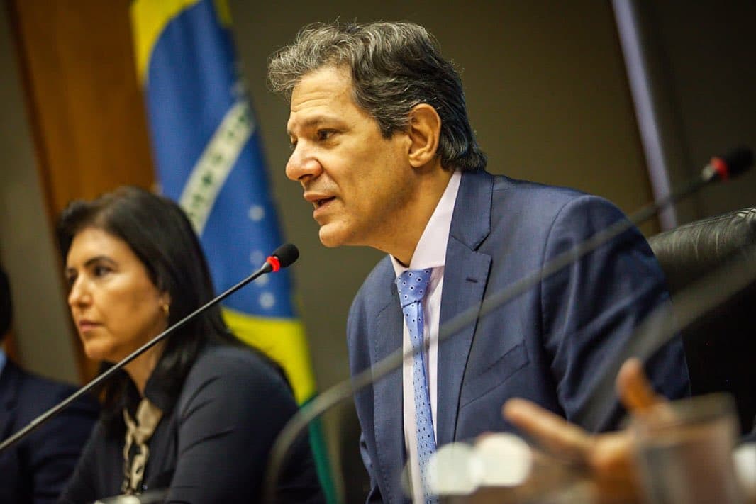 Governo encaminhará medidas ao Congresso para que quem não paga imposto passe a pagar, diz Haddad
