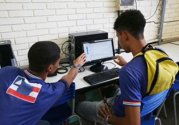 Governo de transição propõe ‘bolsa internet’ a famílias de baixa renda
