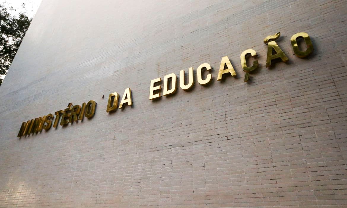 MEC lança plataforma com 90 cursos gratuitos EAD