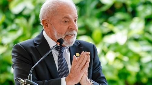 Lula diz que extrema-direita não voltará a governar o Brasil e deixa em aberto candidatura em 2026