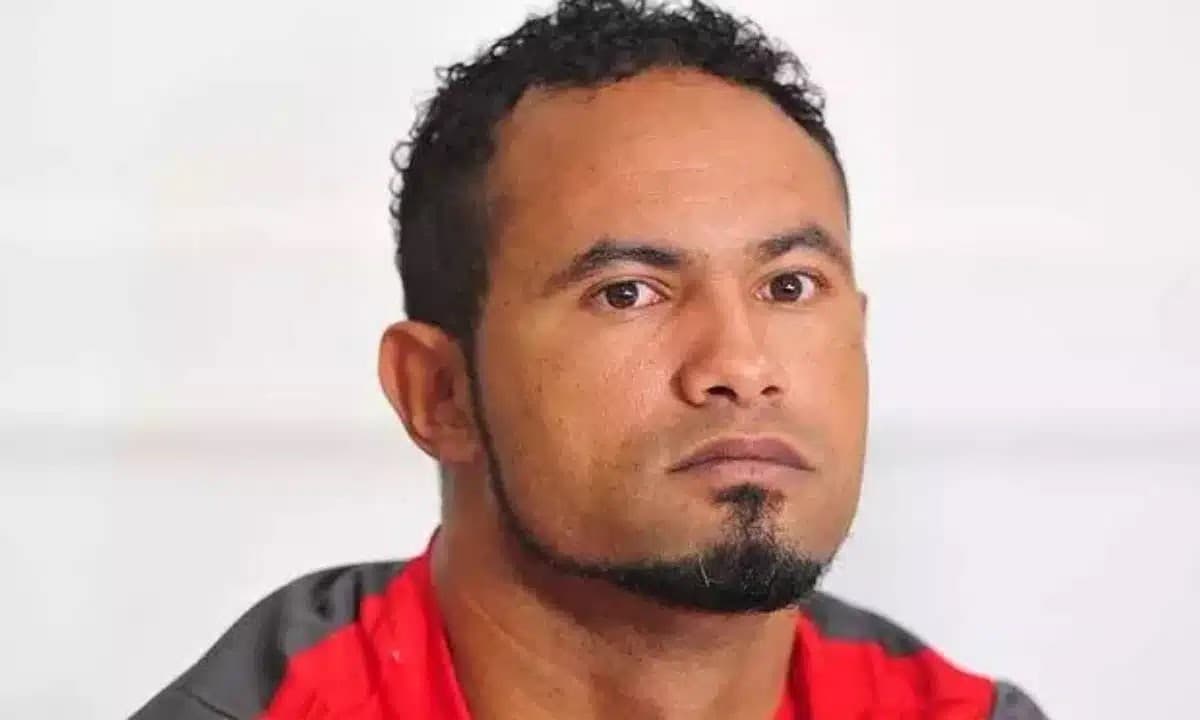 Goleiro Bruno ganha liberdade condicional