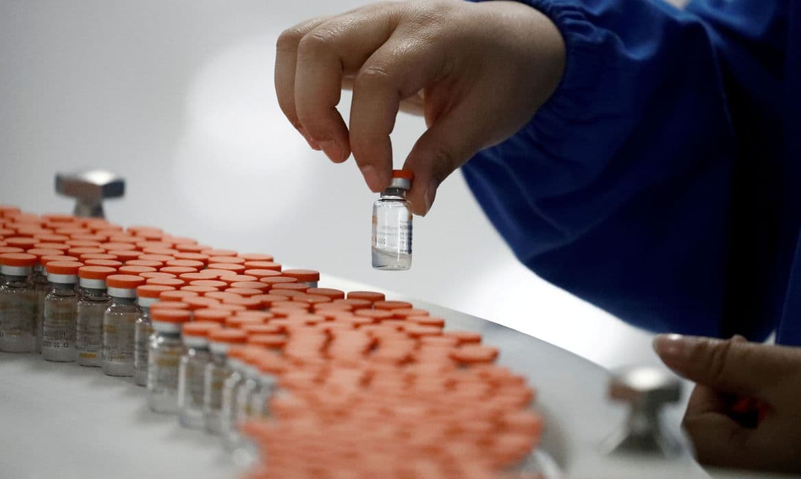 CoronaVac é vacina que mais preveniu mortes no Brasil, aponta pesquisa