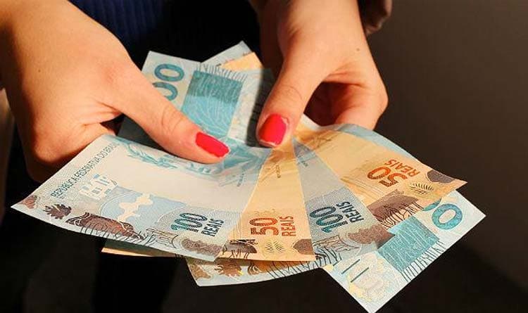 Salário mínimo de 2023 é pré-definido; veja o novo valor