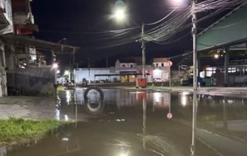 Alagamentos no Centro de Abastecimento de Ipiaú após elevação do Rio Água Branca