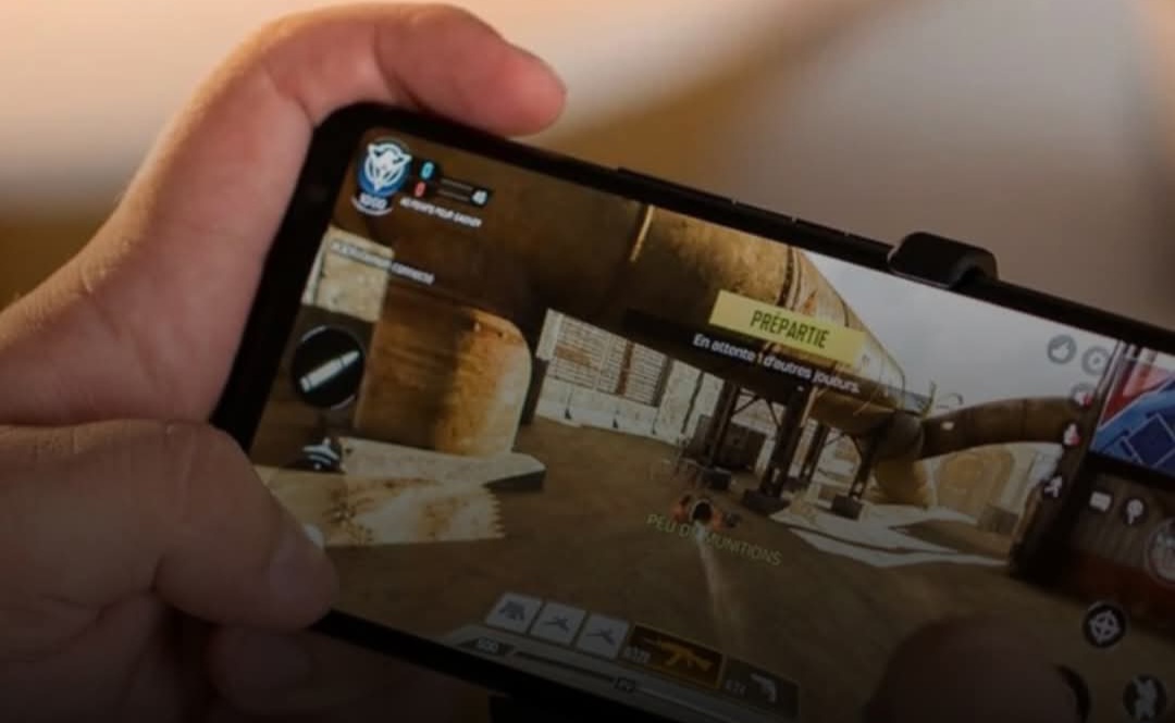 Criança de 11 anos esfaqueia pai após ser proibido de jogar no celular.