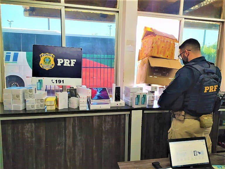 PRF apreende carga de celulares e eletrônicos avaliada em R$ 150 mil na Bahia