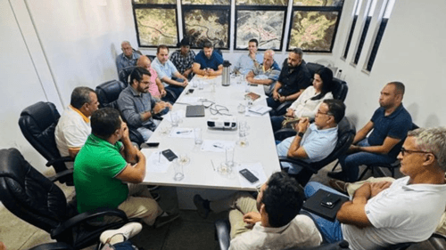 Prefeito de Ibirataia participa de reunião sobre gestão de resíduos sólidos no CIMURC