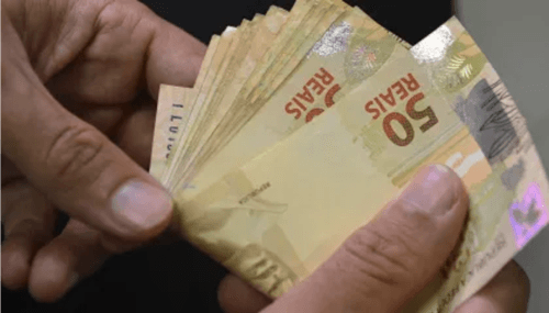 Especialista orienta sobre o uso do 13º salário e organização das contas de fim de ano