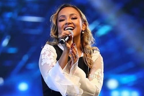 Bruna Karla substitui Damares em Show Gospel no Dia do Evangélico de Jitaúna