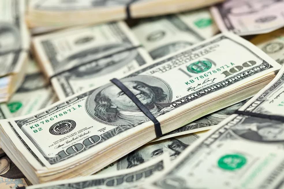 Dólar Comercial atinge novo patamar e Ibovespa fecha em queda