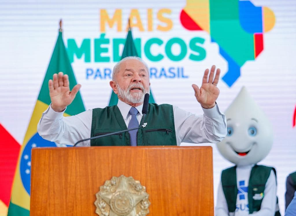 O Mais Médicos é uma forma de levar aos mais longínquos rincões do país a possibilidade das pessoas serem atendidas por profissionais da saúde diz Lula
