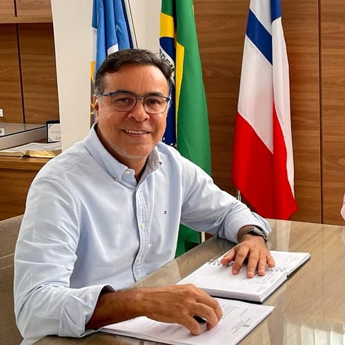 Ibirataia: Prefeito Sandro Futuca destaca avanços da gestão e fala sobre programação do São João 2026 durante entrevista na FM de Ipiaú