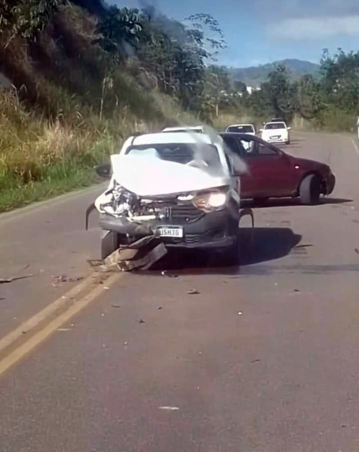 Acidente entre dois veículos na Rota de Ibirataia a Ipiaú