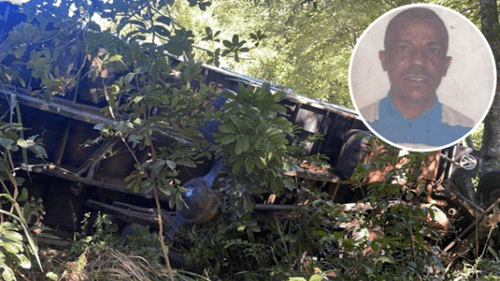 Motorista morre em acidente com caminhão de peixes na BA-547, em Jequié