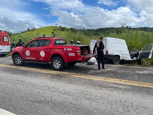 Acidente na BR-330, entre Ipiaú e Jitaúna, deixa um morto e outro ferido