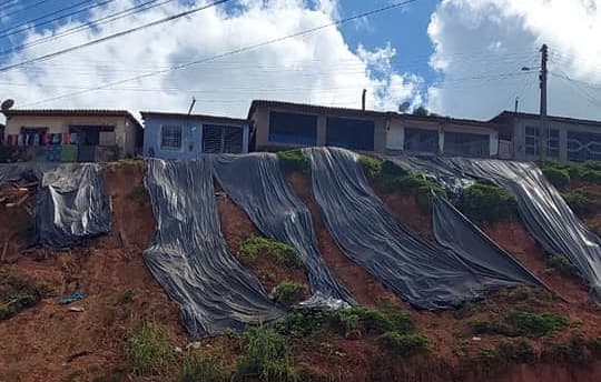 Vereador Peruca solicita a Prefeitura de Ibirataia a construção de Encostas na Rua da Rampa em Algodão