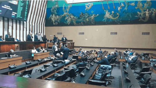 Alba aprova reajuste de apenas 4% para servidores estaduais