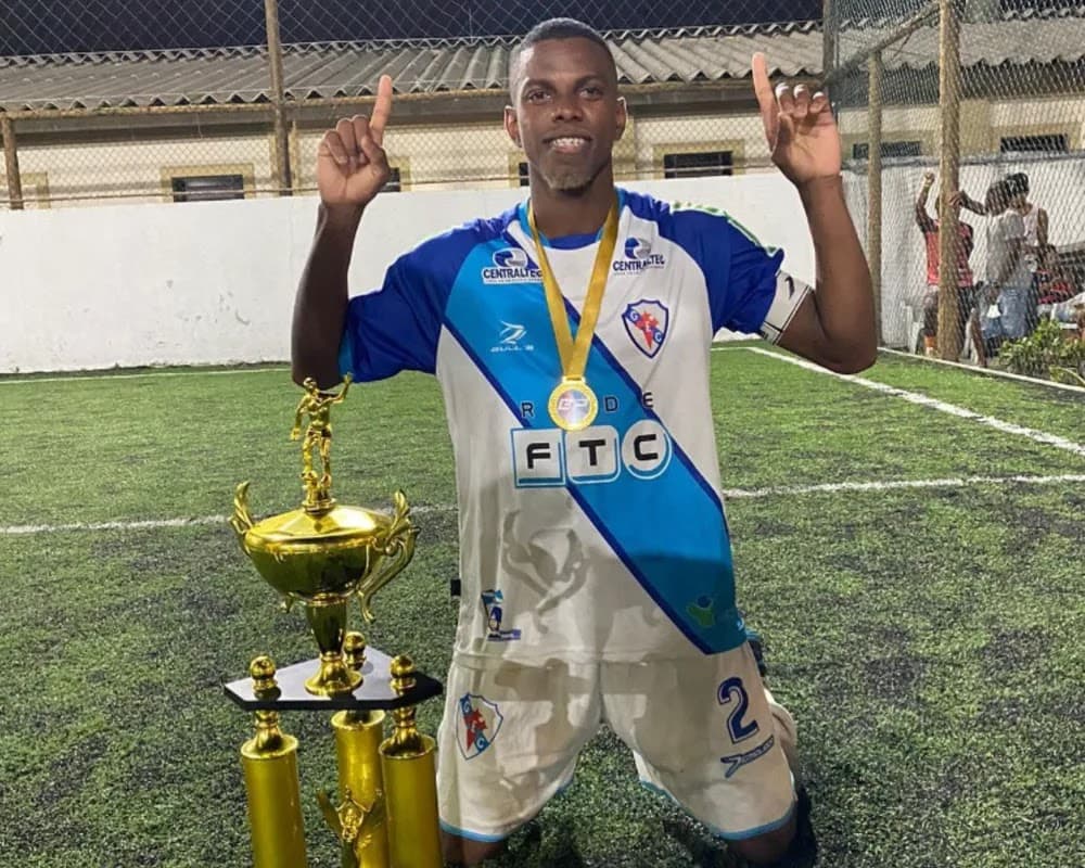 Jogador de futebol morre após reagir a assalto e ser baleado na Bahia