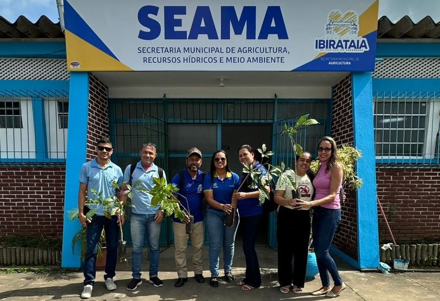 Ibirataia: Prefeitura através da SEAMA incentiva educação ambiental com doação de mudas nativas