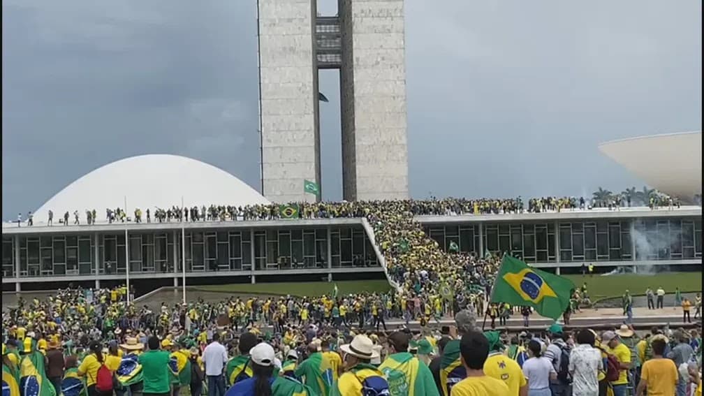 Invasões às sedes dos Três Poderes em Brasília repercutem no exterior