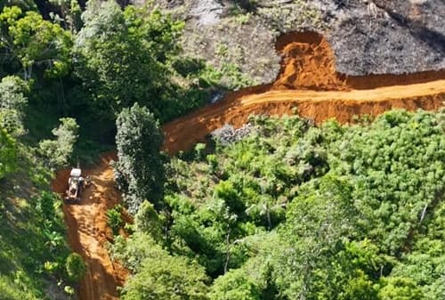 Ibirataia: Prefeitura melhora acesso em estrada na Região das Três Barras, beneficiando dezenas de famílias