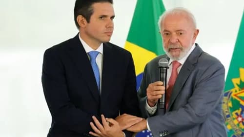 Lula se reúne com Hugo Motta após derrota do governo na CPMI do INSS