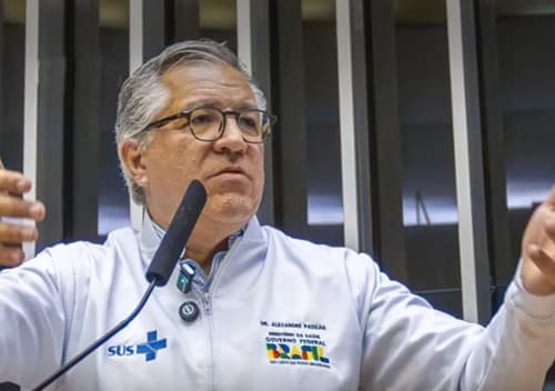 Ministro da Saúde pede para pessoas pararem de consumir bebidas alcoólicas