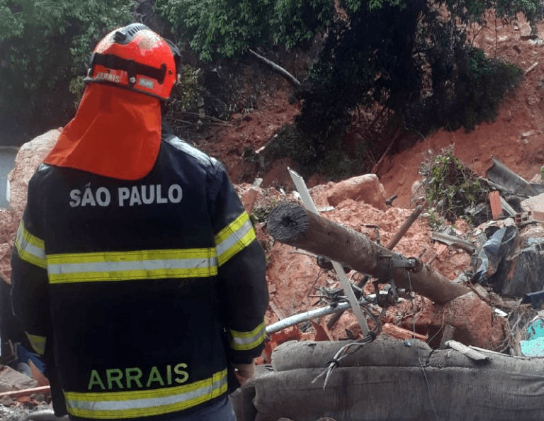 'Infelizmente vamos ter muitos óbitos', diz chefe da Defesa Civil sobre litoral paulista