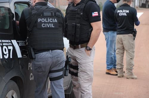 Jequié: Homem furta R$ 140 mil de supermercado e diz à polícia que gastou dinheiro com drogas e prostituição