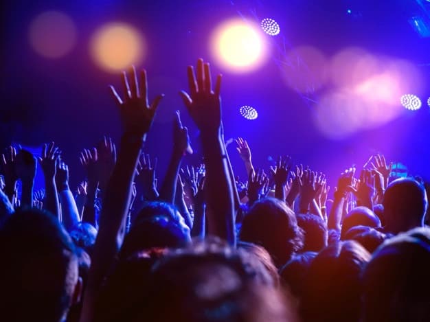 Decreto reduz para 3 mil pessoas o número máximo de público em eventos e estádios na Bahia