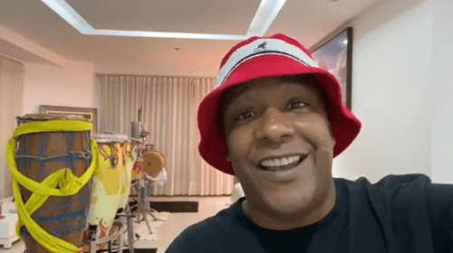 Márcio Victor é internado com dores no peito e recebe alta após evolução favorável