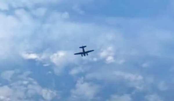 Piloto rouba avião e ameaça jogar aeronave contra Walmart nos EUA; assista o vídeo