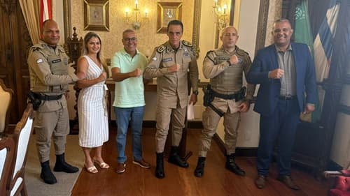 Ibirataia: Prefeito Sandro Futuca firma cooperação técnica com a PMBA sobre implantação do colégio cívico-militar no município