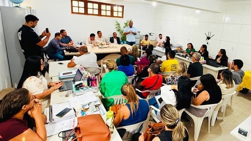 Ibirataia: Prefeito Sandro Futuca discute ampliação de escolas em tempo integral