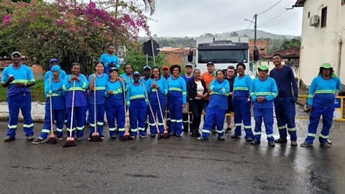 Ibirataia: Limpeza Pública de Ibirataia deu um Show de Eficiência no Desfile de 7 de Setembro