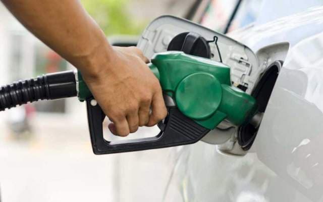 Gasolina sobe pela quinta semana seguida e é vendida a R$ 8,00