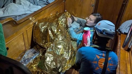 Naufrágio no Mediterrâneo deixa 44 migrantes desaparecidos; menina de 11 anos é resgatada