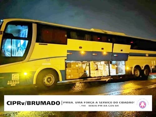 Smartphones e bijuterias sem nota fiscal são apreendidos na BA-262 dentro de ônibus