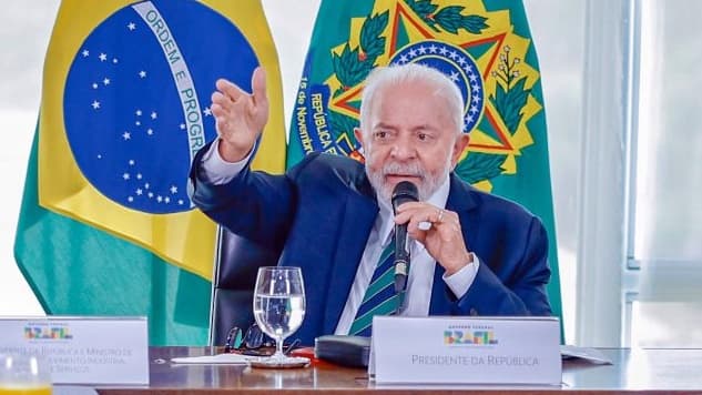 Aprovação do governo Lula desaba para 24%, a pior nos três mandatos