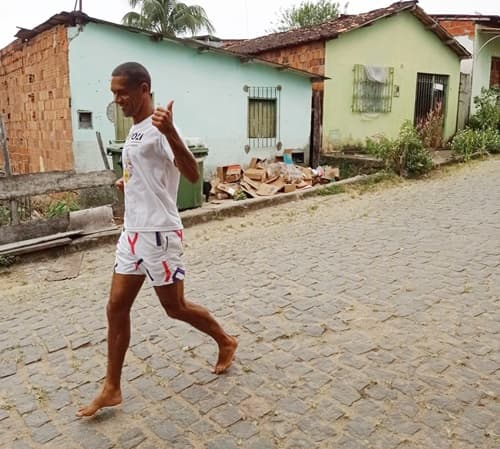 Ibirataia: Ibirataense participará da São Silvestre descalço em homenagem a Abebe Bikila; entenda