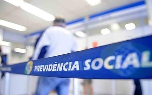 Justiça bloqueia R$ 23,8 milhões por fraude contra aposentados do INSS