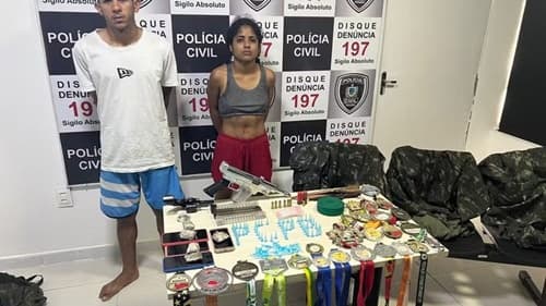 Mulher é presa suspeita de decapitar dois jovens após encontrar figurinhas de facção rival no celular das vítimas