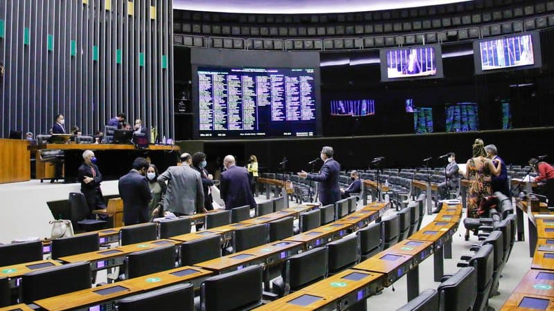 Transferência de R$ 7,7 bi da Petrobras a estados e municípios é aprovada