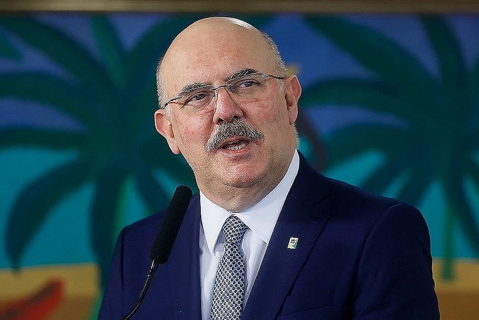 Arma de ex-ministro da Educação dispara acidentalmente no aeroporto de Brasília