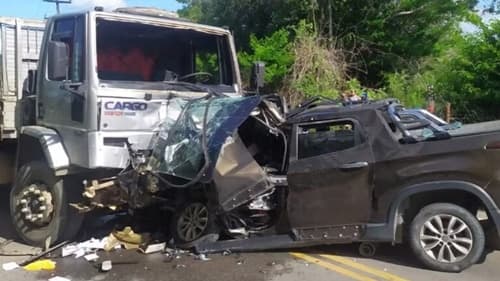 Assaltantes morrem em acidente após roubarem carro de militar da Marinha