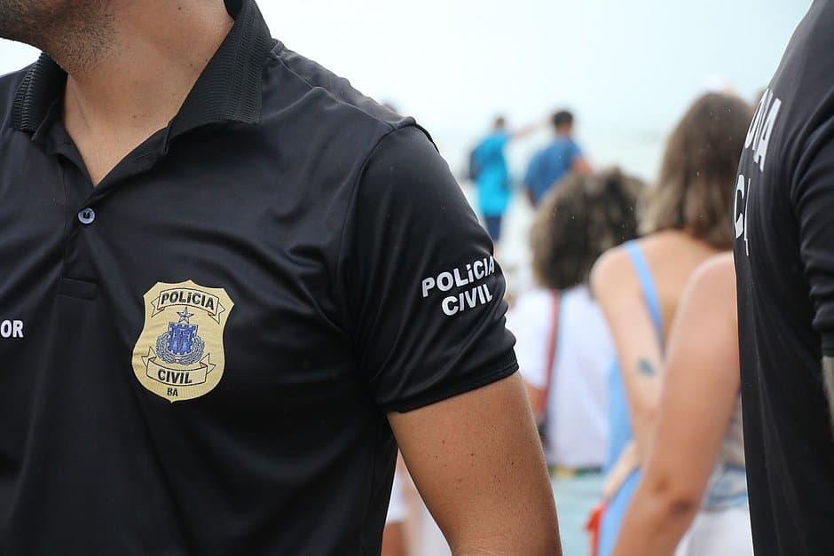 Três estudantes que ameaçaram atacar escolas na Bahia são levados à delegacia