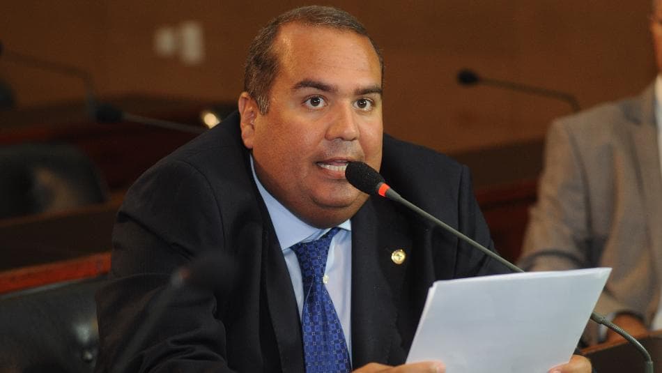 ‘O governo precisa dar sua parcela de contribuição para reduzir o valor dos combustíveis’, diz Sandro Régis