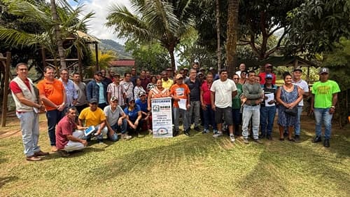 Ibirataia: Secretaria de Agricultura promove capacitação para produtores rurais sobre cultivo de cacau fino
