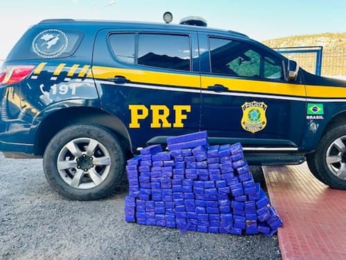 Jequié: Homem é preso com carro roubado e 130kg de maconha