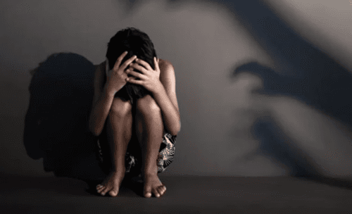 Pintor é preso acusado de atrair garoto de 13 anos para quarto e estuprá-lo